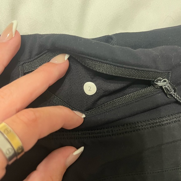 OLD STYLE lululemon speed up shorts sz2 - Picture 4 of 4